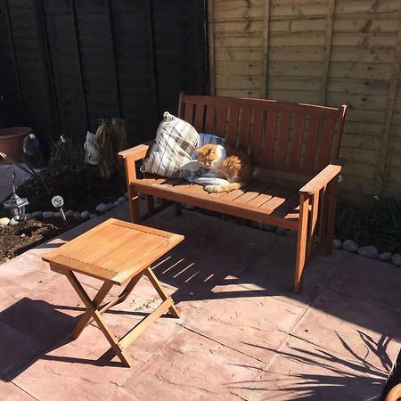 Basingstoke En Suite Room in Garden Annex Buitenkant foto