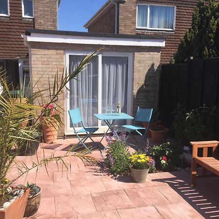 Basingstoke En Suite Room in Garden Annex Buitenkant foto