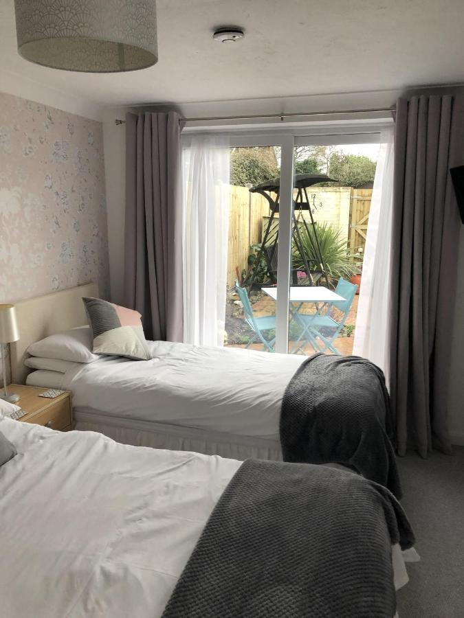 Basingstoke En Suite Room in Garden Annex Buitenkant foto